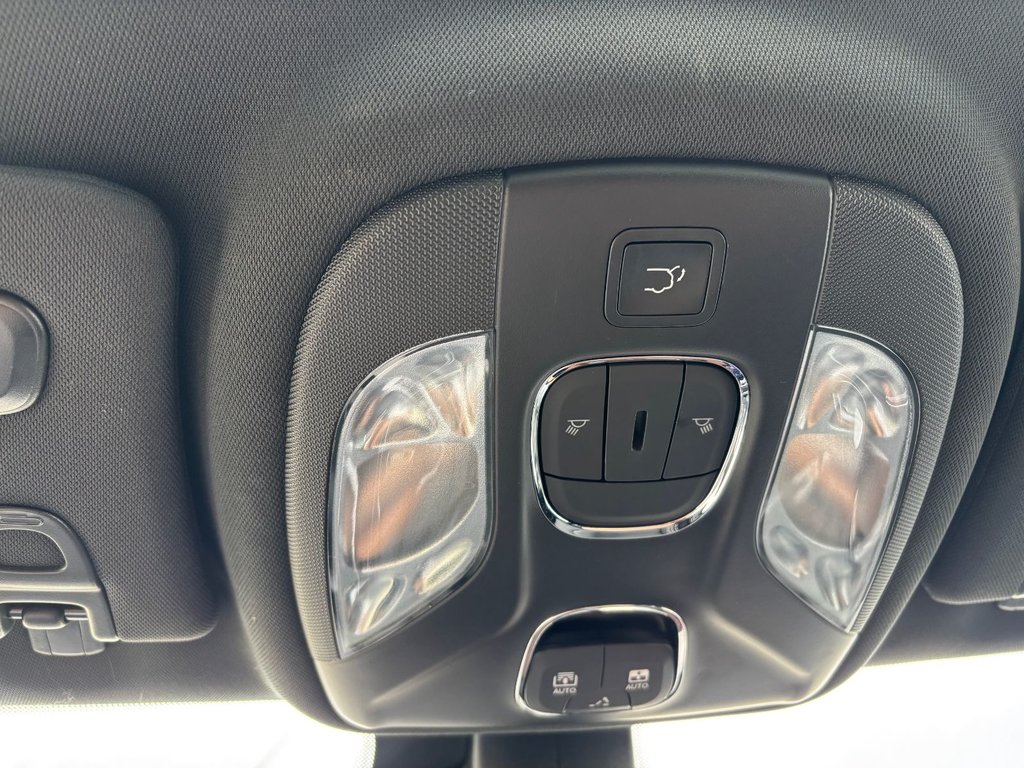 2023 Jeep COMPASS LATITUDE LUX in Saint-Georges, Quebec - 25 - w1024h768px