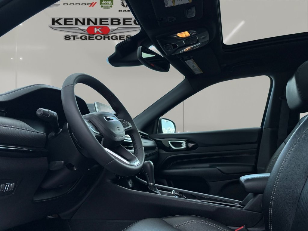 2023 Jeep COMPASS LATITUDE LUX in Saint-Georges, Quebec - 16 - w1024h768px