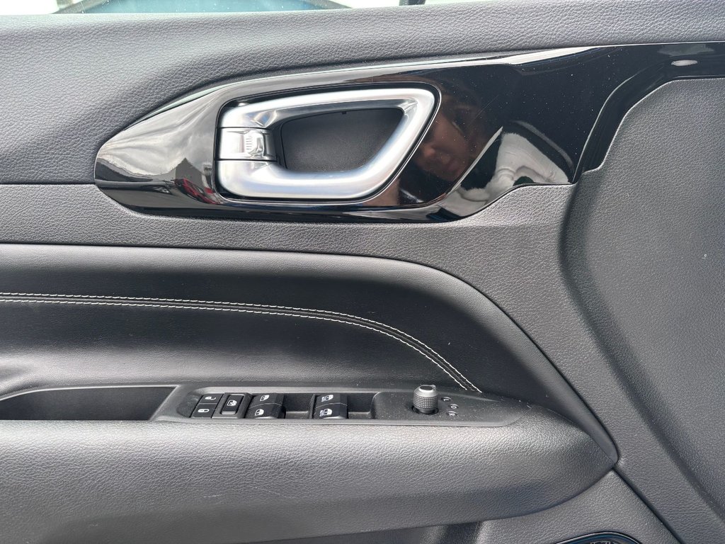 2023 Jeep COMPASS LATITUDE LUX in Saint-Georges, Quebec - 13 - w1024h768px
