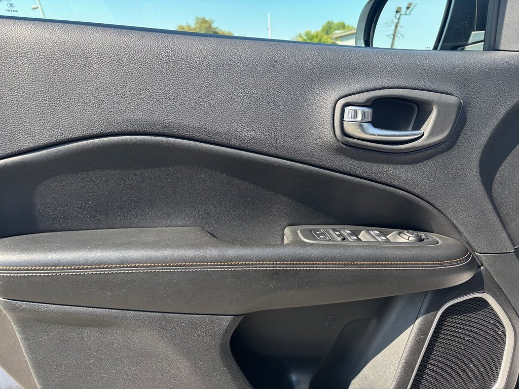 Jeep COMPASS LATITUDE  2017 à Saint-Georges, Québec - 10 - w1024h768px