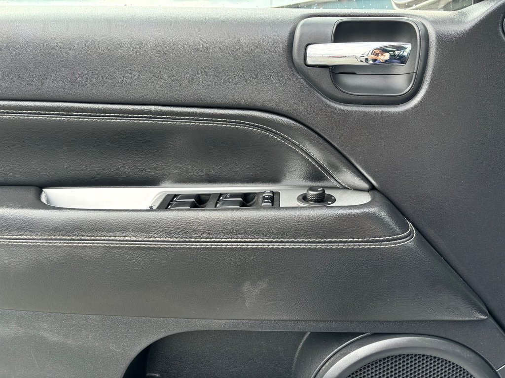 Jeep COMPASS HIGH ALTITUDE  2015 à Saint-Georges, Québec - 9 - w1024h768px
