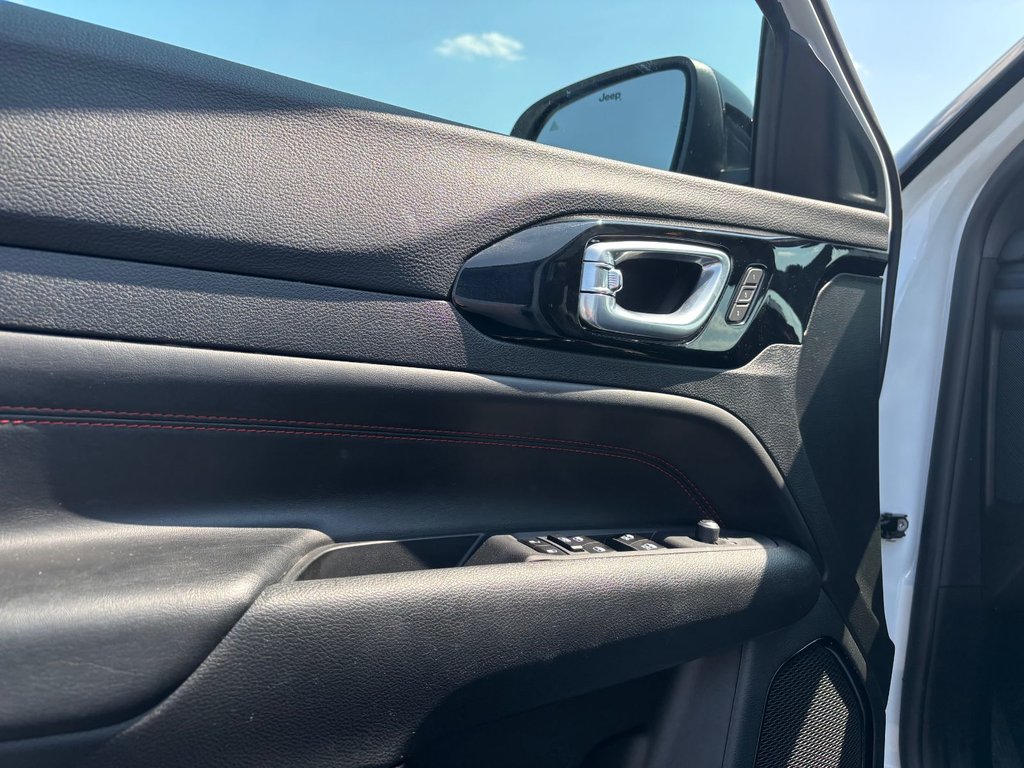 2023 Jeep COMPASS TRAILHAWK TRAILHAWK in Saint-Georges, Quebec - 11 - w1024h768px