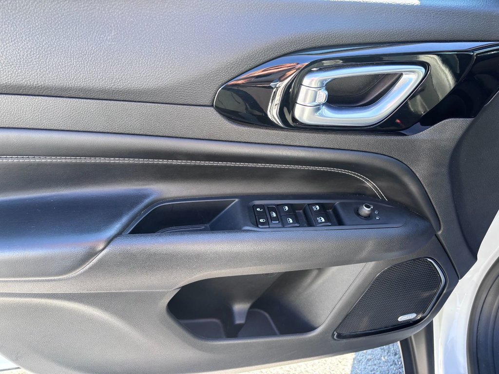 Jeep Compass Altitude 2023 à Saint-Georges, Québec - 11 - w1024h768px