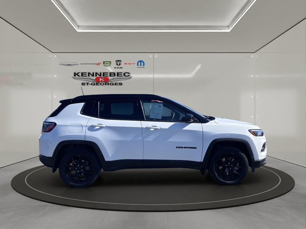 Jeep Compass Altitude 2023 à Saint-Georges, Québec - 10 - w1024h768px