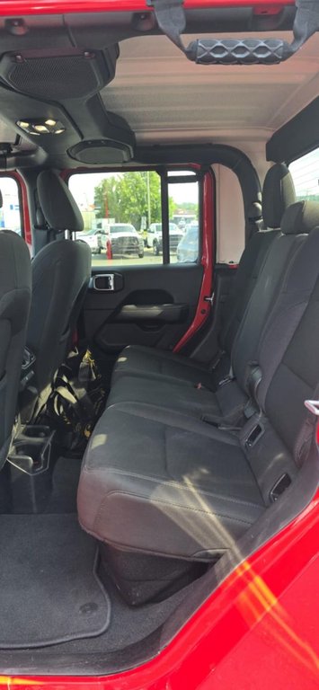 Jeep Gladiator Overland  2020 à Saint-Georges, Québec - 16 - w1024h768px