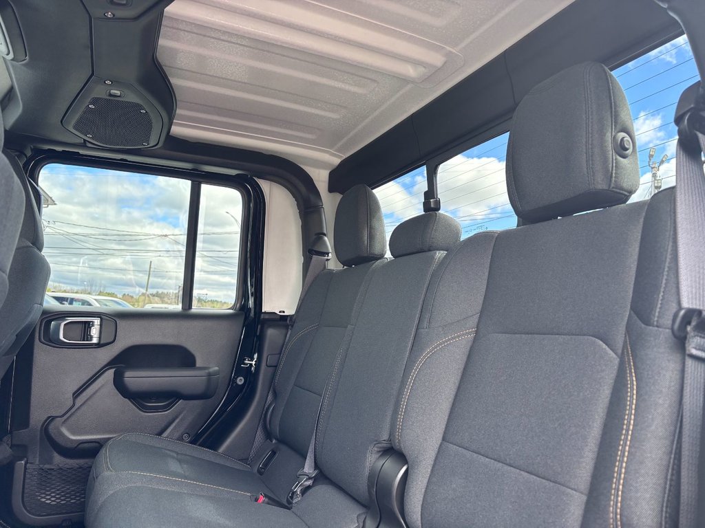 2025 Jeep GLADIATOR SPORT NIGHTHAWK in Saint-Georges, Quebec - 24 - w1024h768px