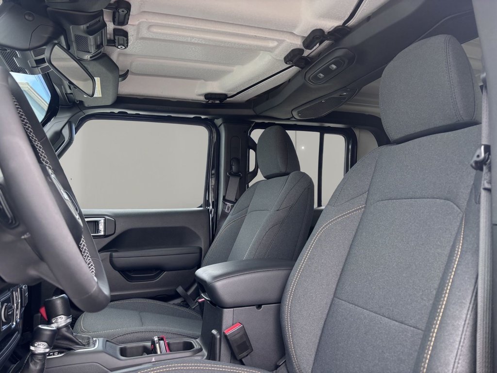 2025 Jeep GLADIATOR SPORT NIGHTHAWK in Saint-Georges, Quebec - 12 - w1024h768px