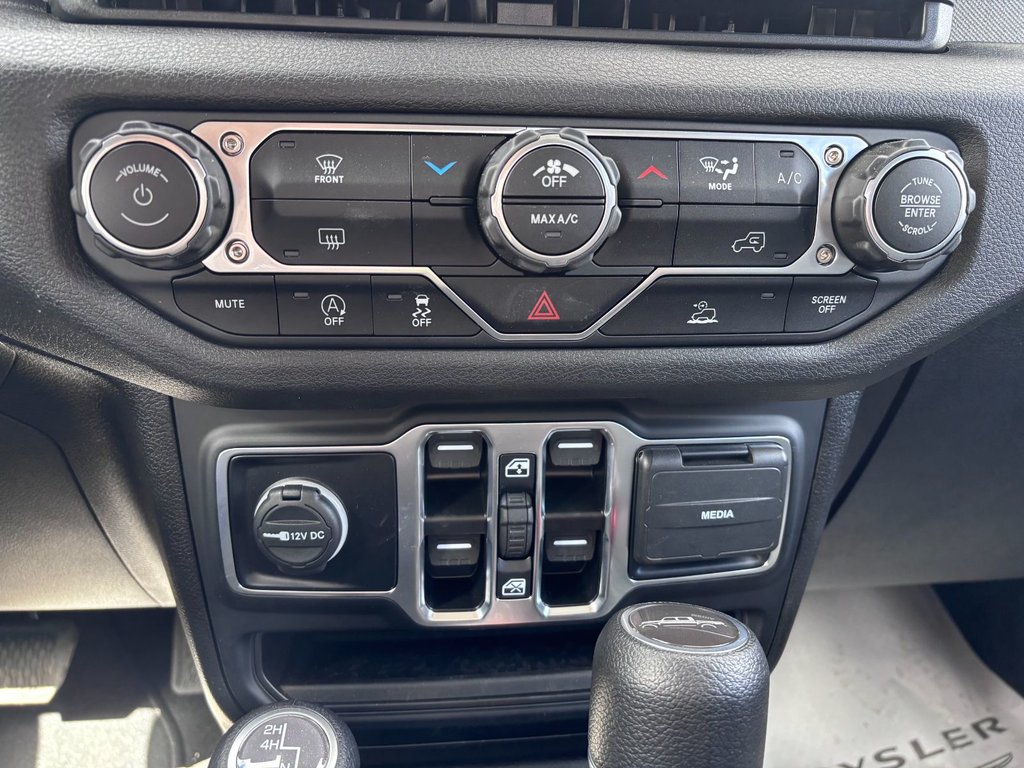 2025 Jeep GLADIATOR SPORT NIGHTHAWK in Saint-Georges, Quebec - 20 - w1024h768px