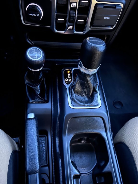 2022 Jeep GLADIATOR SPORT WILLYS in Saint-Georges, Quebec - 21 - w1024h768px