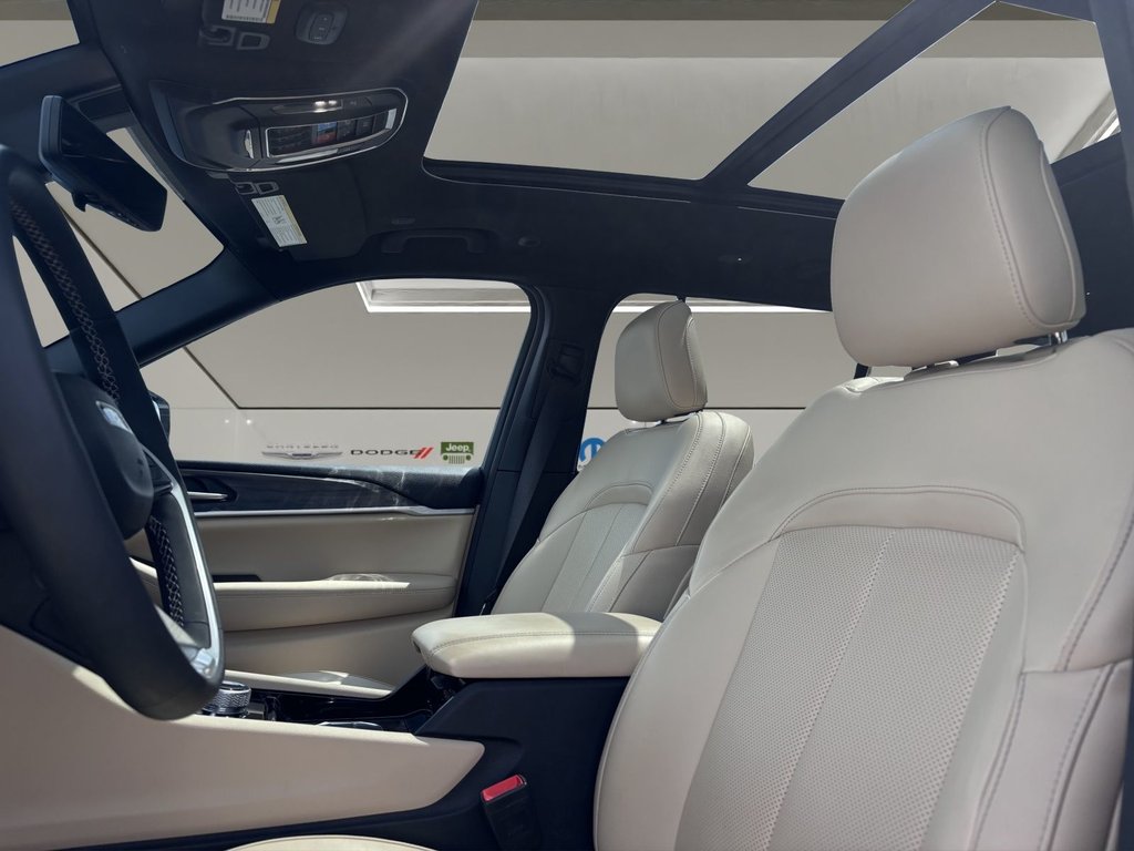 2023 Jeep Grand Cherokee L Limited in Saint-Georges, Quebec - 14 - w1024h768px