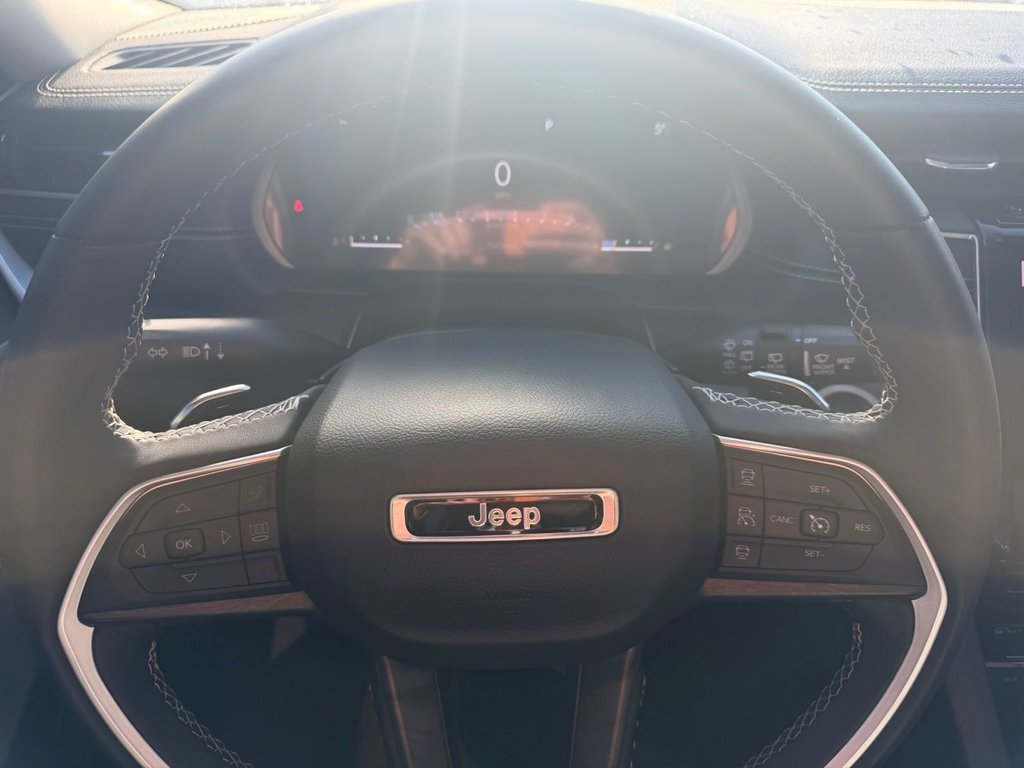 2023 Jeep Grand Cherokee Limited in Saint-Georges, Quebec - 14 - w1024h768px