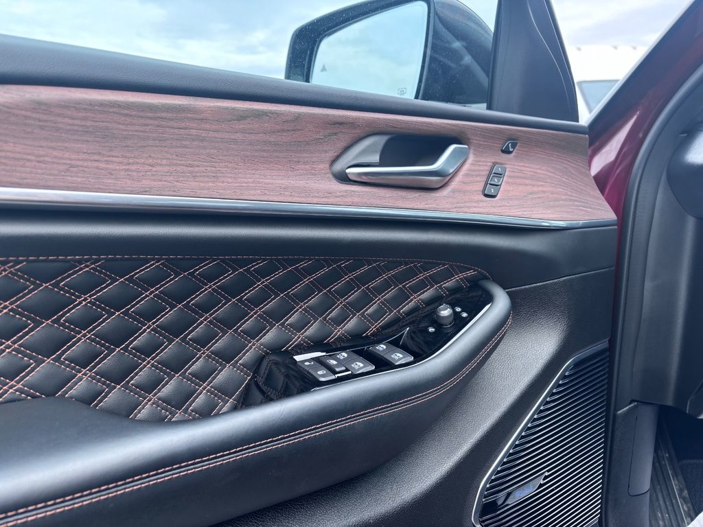 2023 Jeep GRAND CHEROKEE SUMMIT/SUM SUMMIT in Saint-Georges, Quebec - 11 - w1024h768px