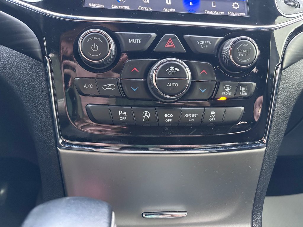 Jeep GRAND CHEROKEE LAREDO  2021 à Saint-Georges, Québec - 25 - w1024h768px