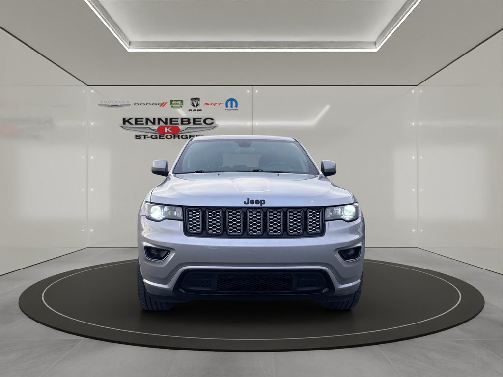 Jeep GRAND CHEROKEE LAREDO  2021 à Saint-Georges, Québec - 4 - w1024h768px