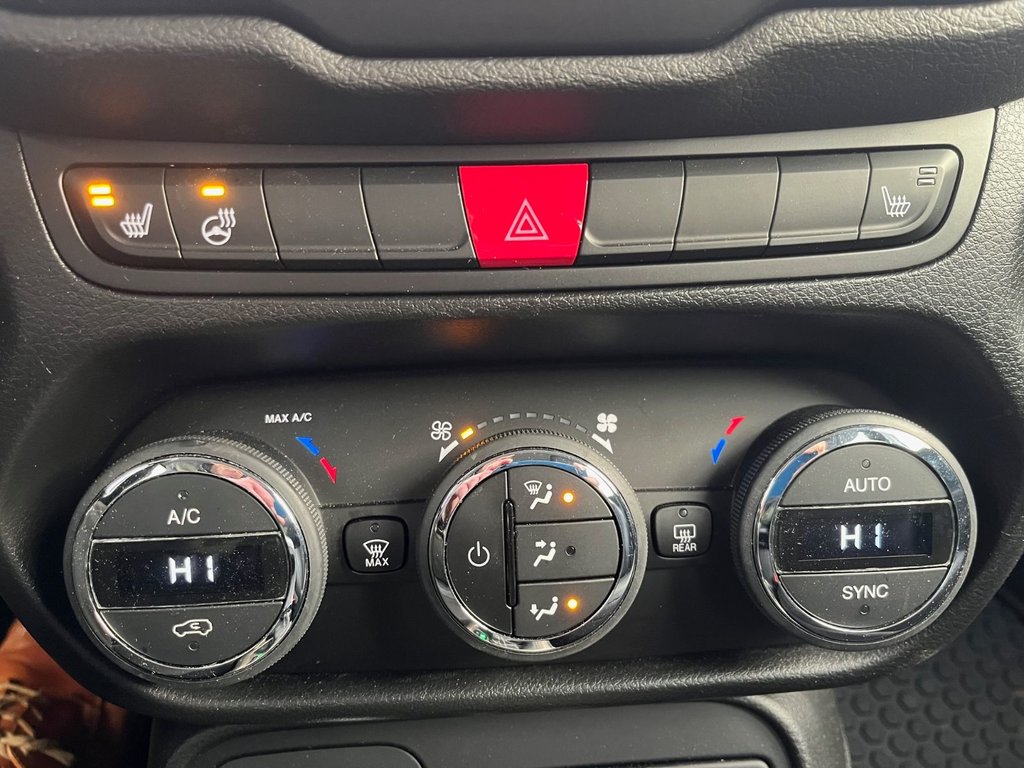 2017 Jeep RENEGADE TRAILHAWK in Saint-Georges, Quebec - 13 - w1024h768px