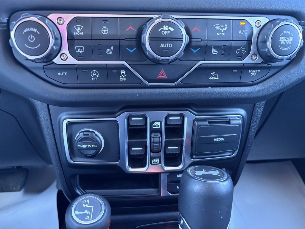 Jeep Wrangler Sahara 2025 à Saint-Georges, Québec - 23 - w1024h768px