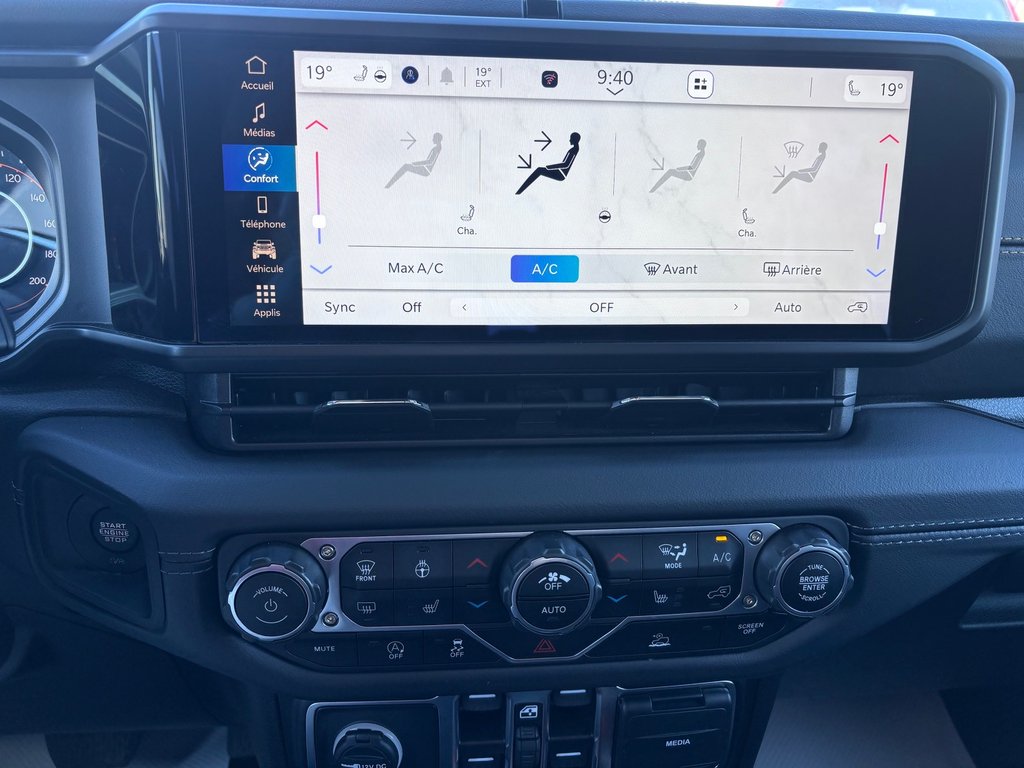 Jeep Wrangler Sahara 2025 à Saint-Georges, Québec - 18 - w1024h768px