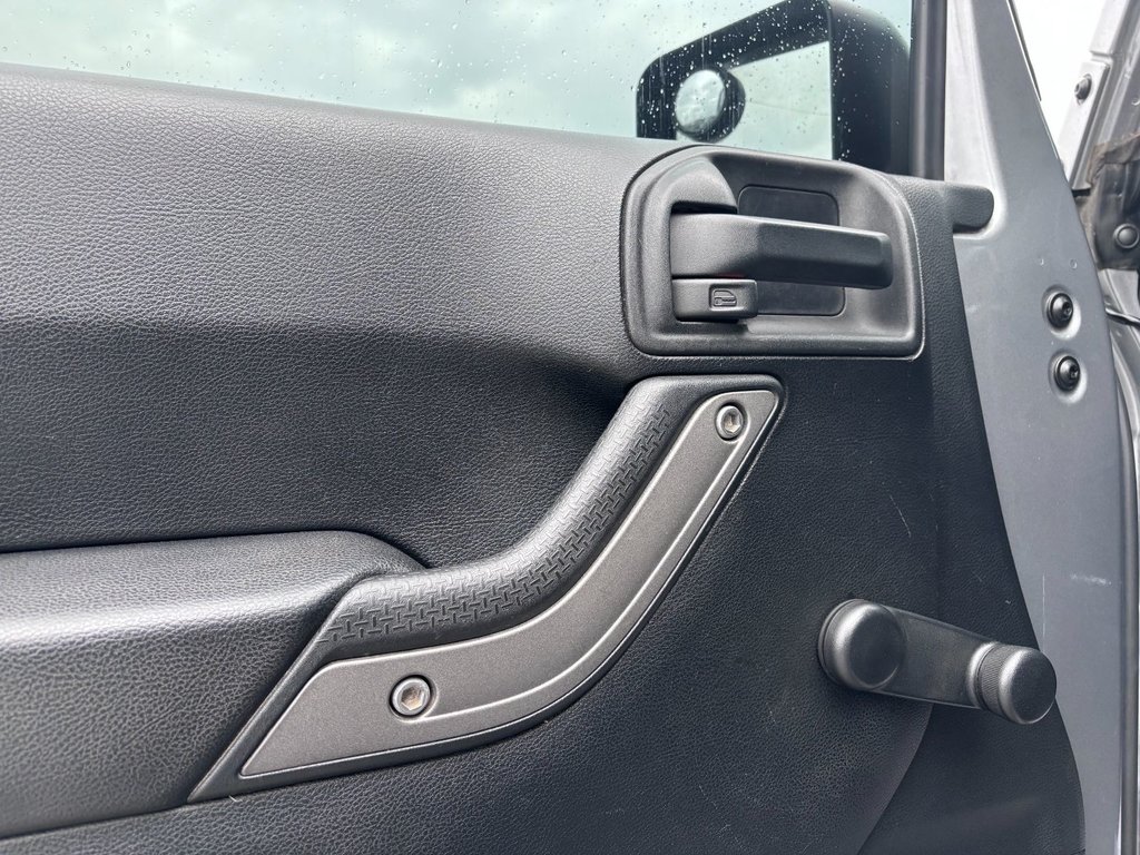 Jeep WRANGLER SPORT  2016 à Saint-Georges, Québec - 12 - w1024h768px