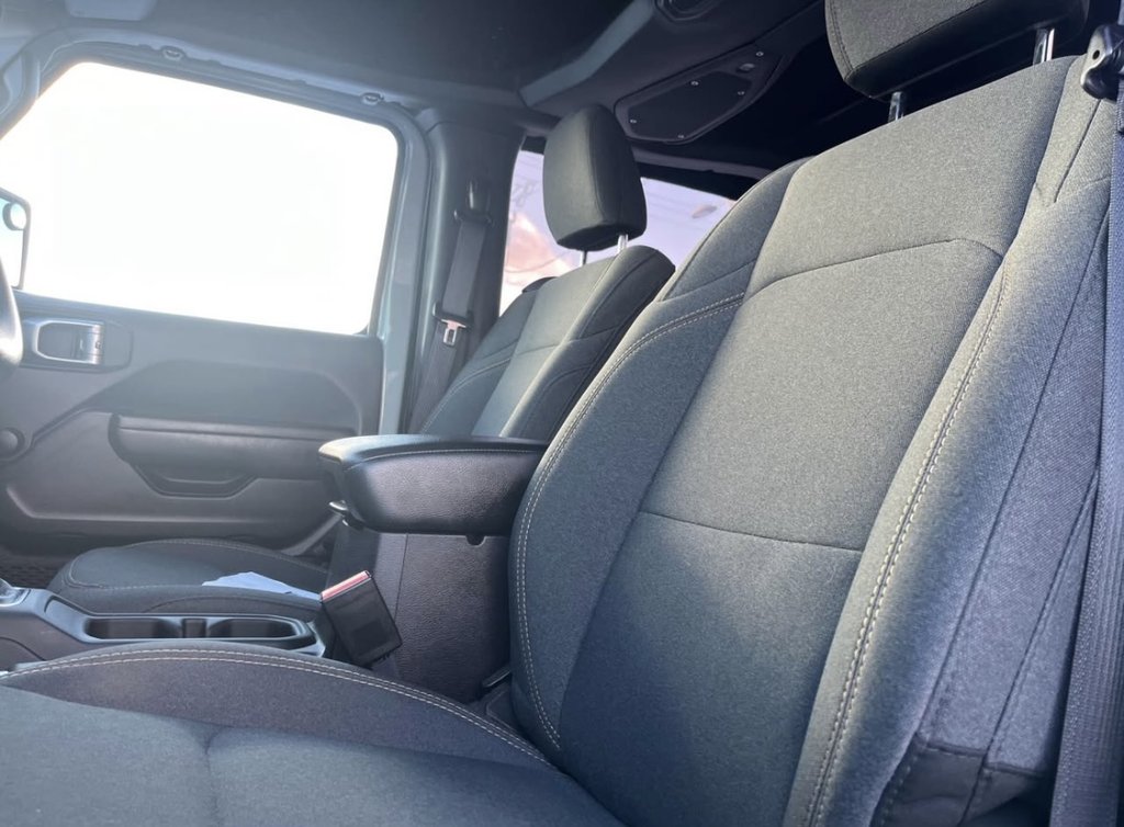 Jeep WRANGLER SPORT  2024 à Saint-Georges, Québec - 17 - w1024h768px