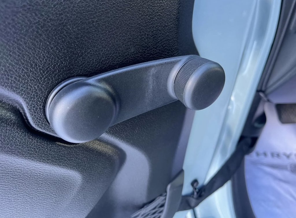 Jeep WRANGLER SPORT  2024 à Saint-Georges, Québec - 18 - w1024h768px