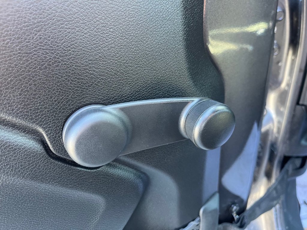 Jeep Wrangler Sport 2024 à Saint-Georges, Québec - 8 - w1024h768px