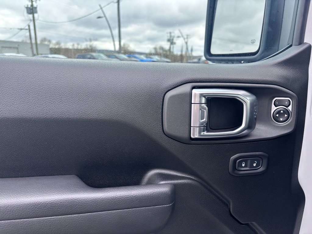 Jeep Wrangler Willys 2025 à Saint-Georges, Québec - 12 - w1024h768px