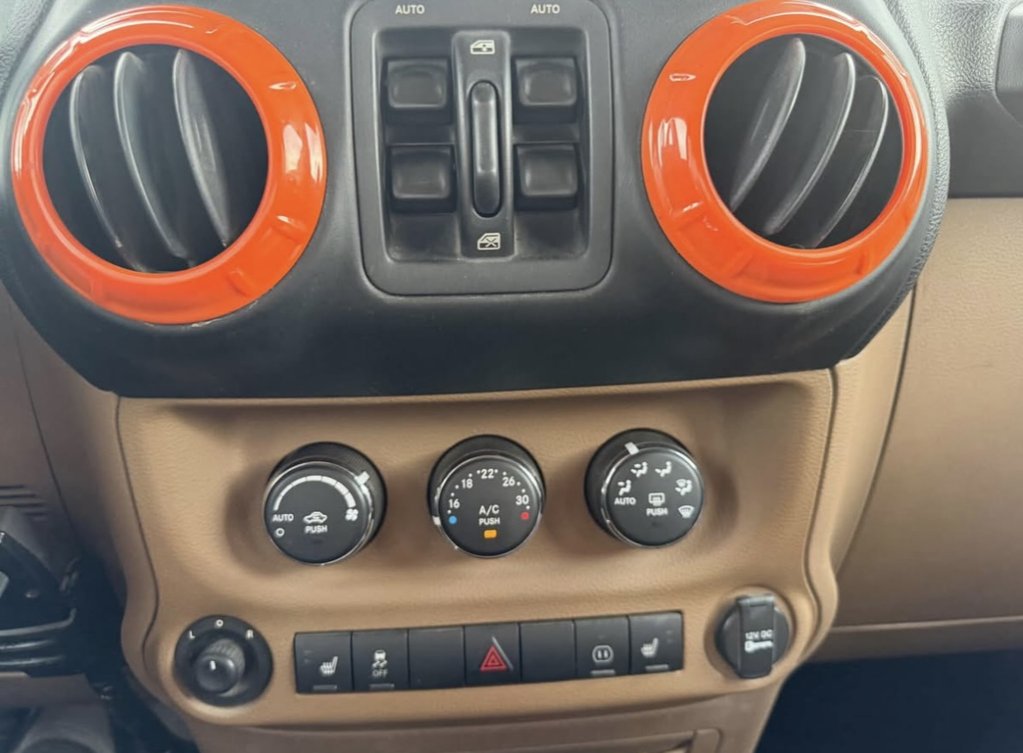 Jeep Wrangler Unlimited Sahara 2012 à Saint-Georges, Québec - 14 - w1024h768px