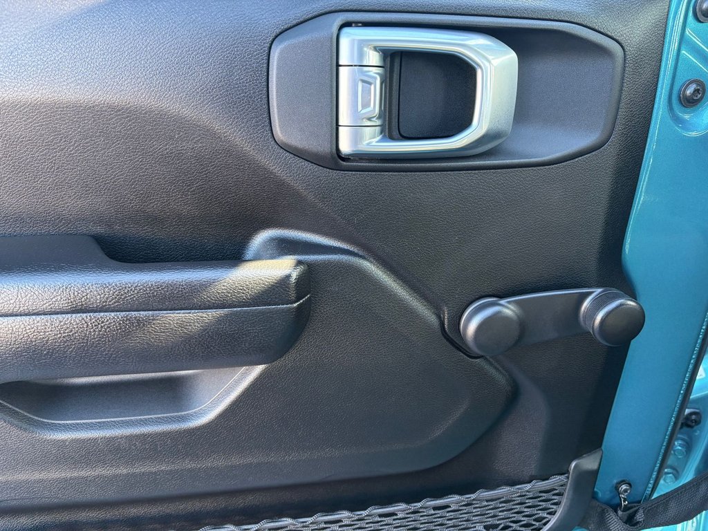 2024 Jeep WRANGLER SPORT in Saint-Georges, Quebec - 9 - w1024h768px