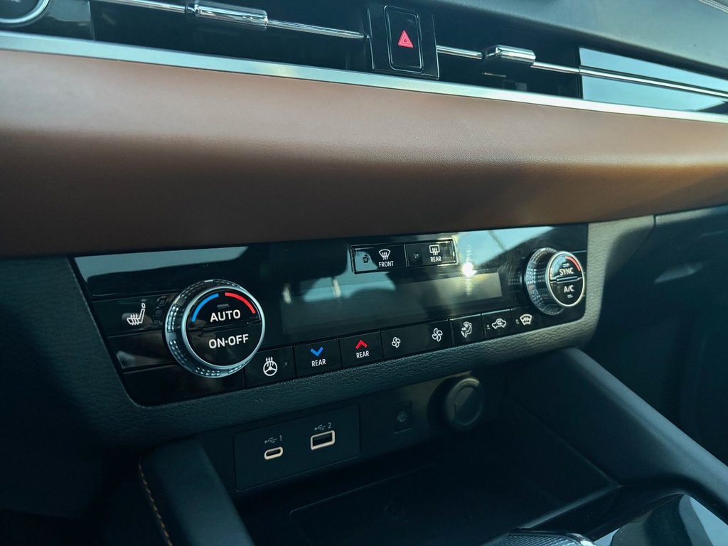 2023 Mitsubishi OUTLANDER GT S  PREMIUM in Saint-Georges, Quebec - 23 - w1024h768px