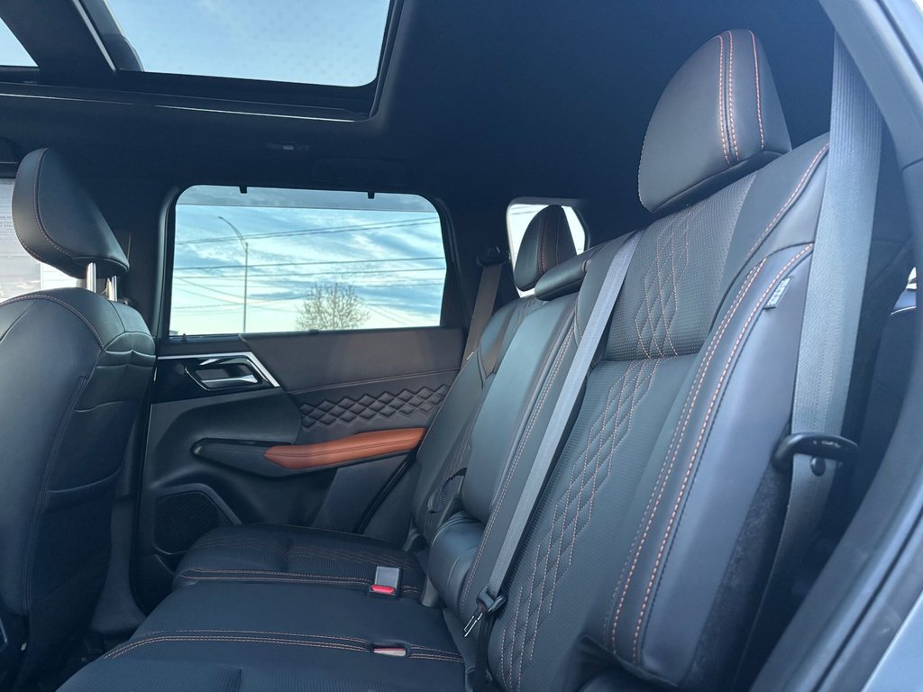 2023 Mitsubishi OUTLANDER GT S  PREMIUM in Saint-Georges, Quebec - 31 - w1024h768px