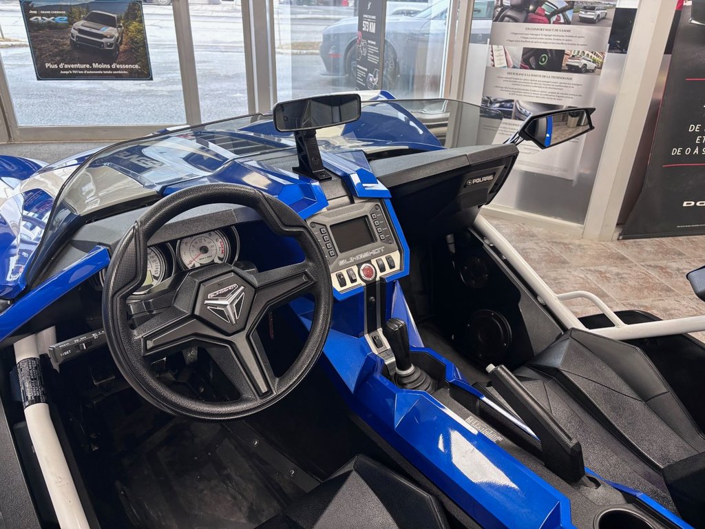 Polaris SLINGSHOT SL  2016 à Saint-Georges, Québec - 15 - w1024h768px