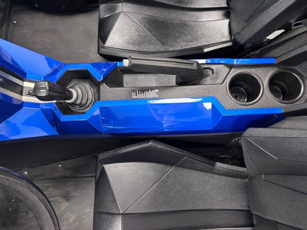Polaris SLINGSHOT SL  2016 à Saint-Georges, Québec - 18 - w1024h768px