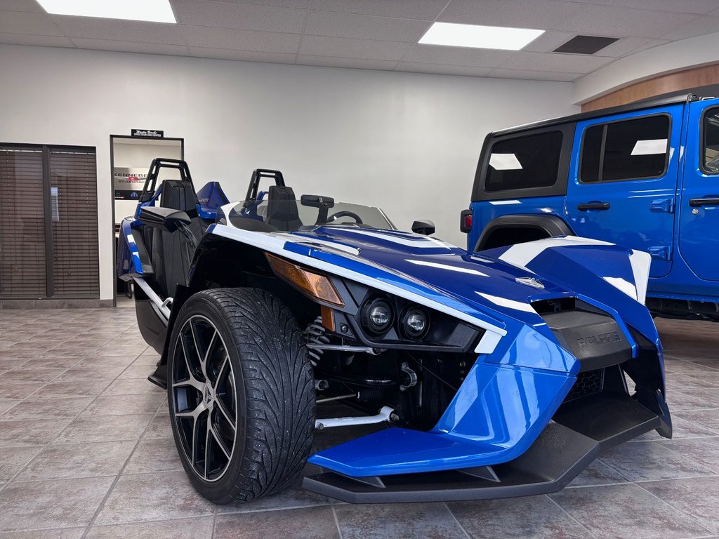 Polaris SLINGSHOT SL  2016 à Saint-Georges, Québec - 1 - w1024h768px