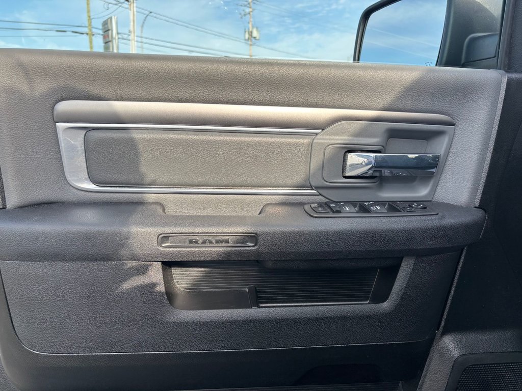 Ram 1500 CLASSIC SLT  2022 à Saint-Georges, Québec - 12 - w1024h768px