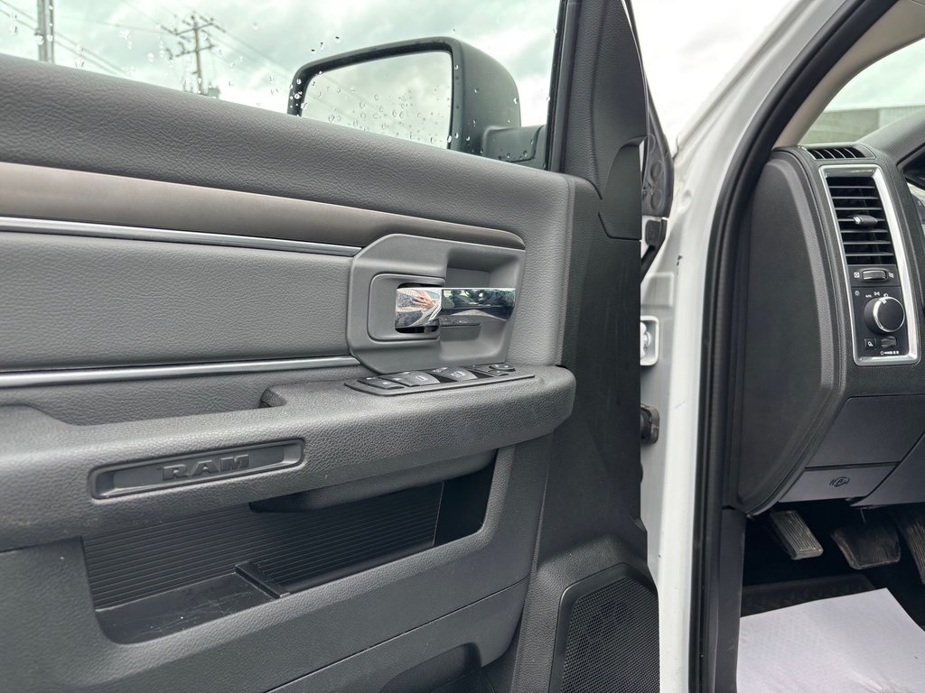 Ram 1500 Classic SLT 2023 à Saint-Georges, Québec - 13 - w1024h768px