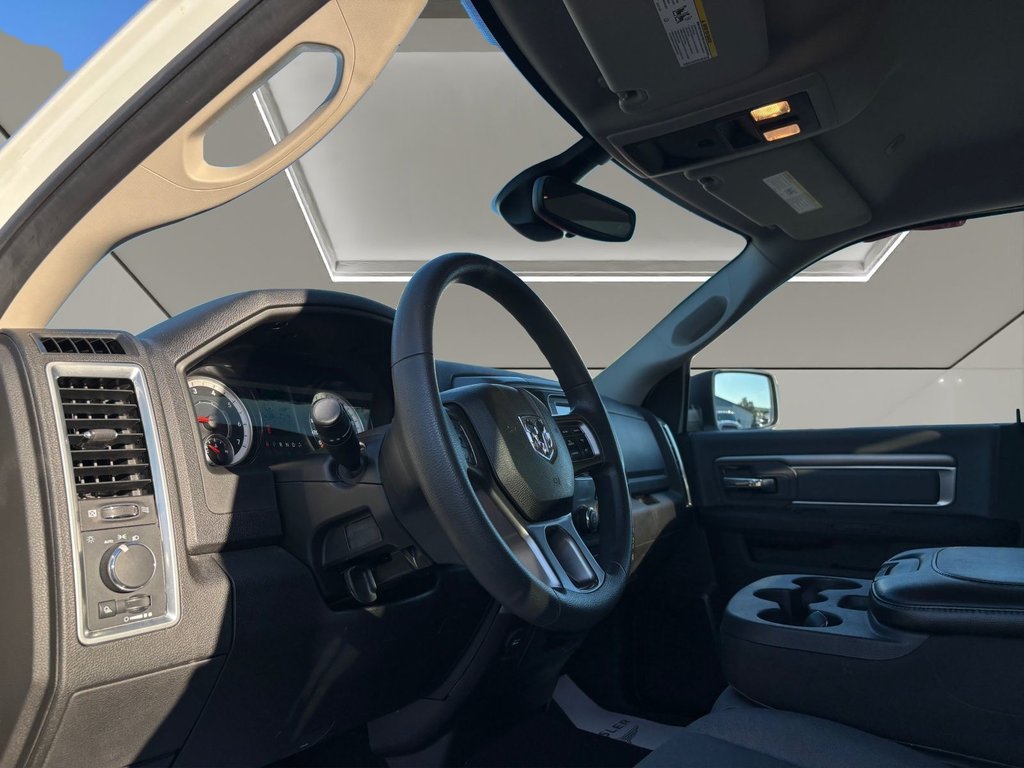 Ram 1500 CLASSIC SLT  2023 à Saint-Georges, Québec - 14 - w1024h768px