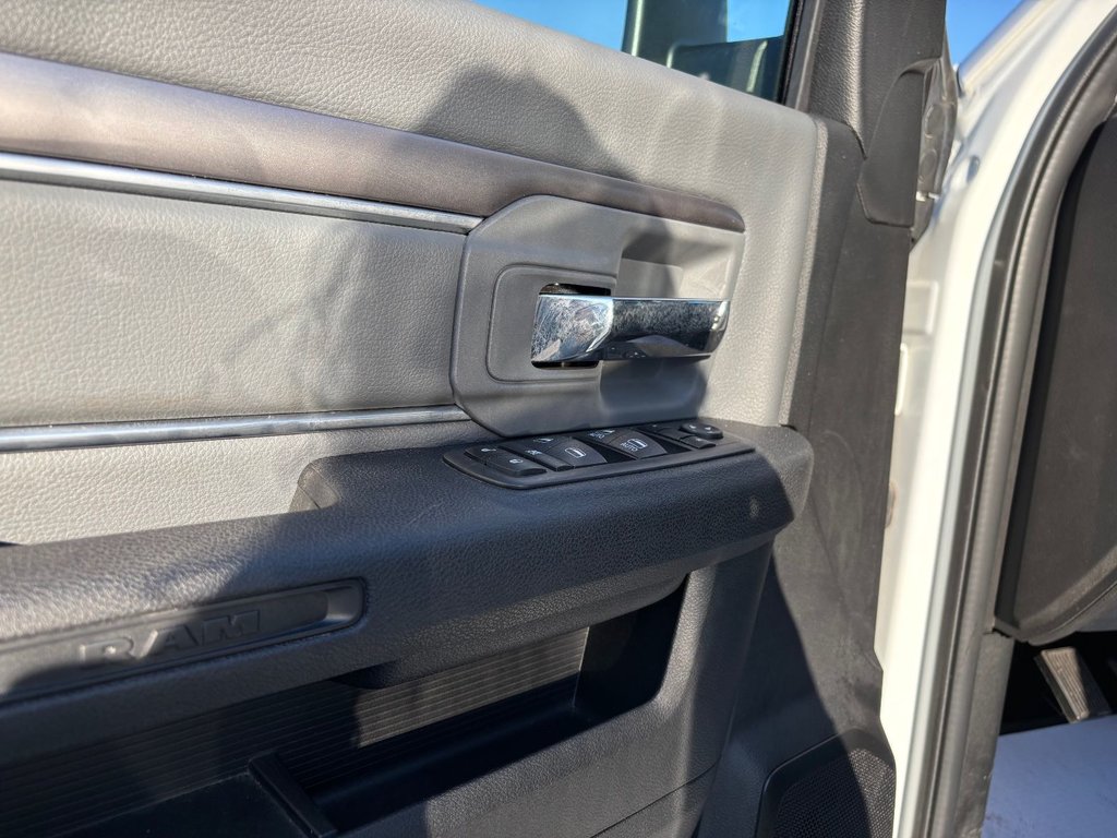 Ram 1500 CLASSIC SLT  2023 à Saint-Georges, Québec - 12 - w1024h768px