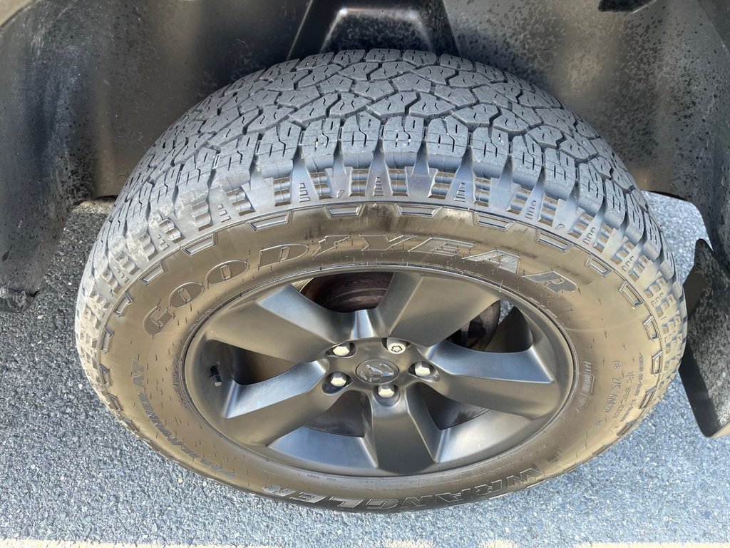 2019 Ram 1500 CLASSIC TRADESMAN in Saint-Georges, Quebec - 12 - w1024h768px