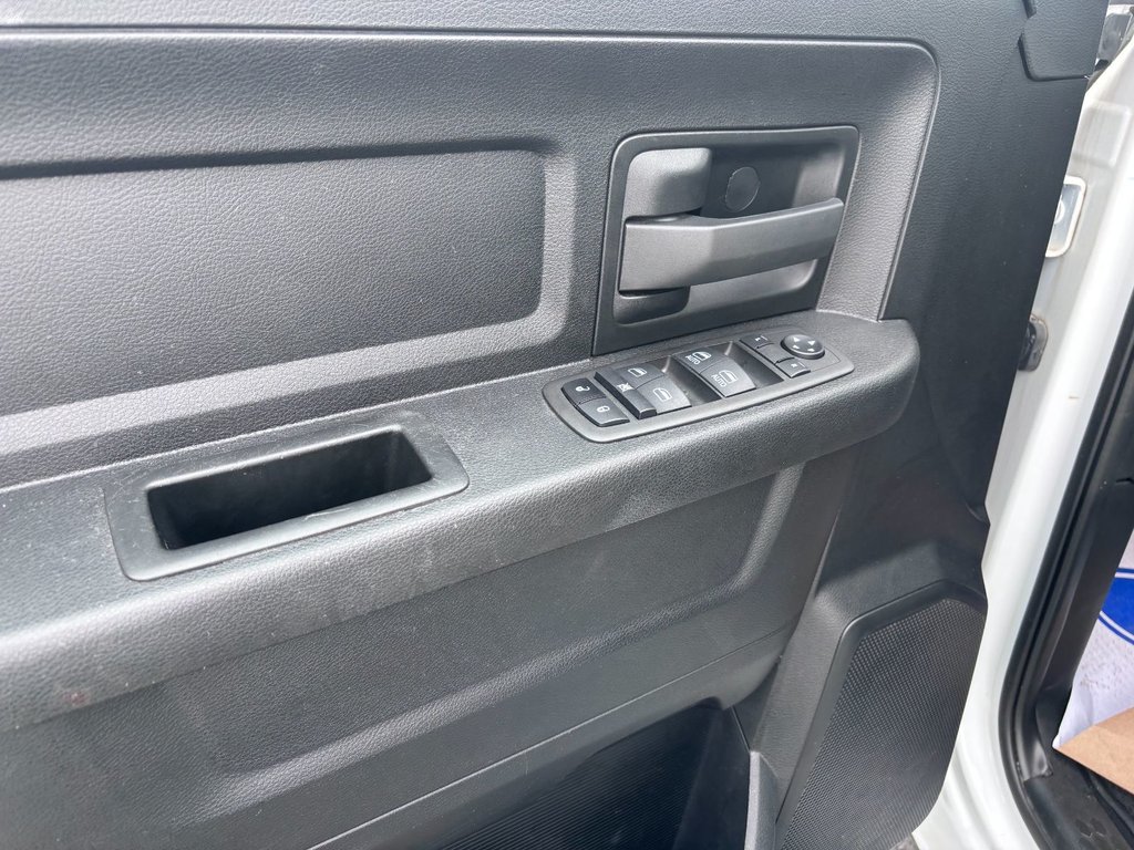 2023 Ram 1500 Classic Express in Saint-Georges, Quebec - 11 - w1024h768px