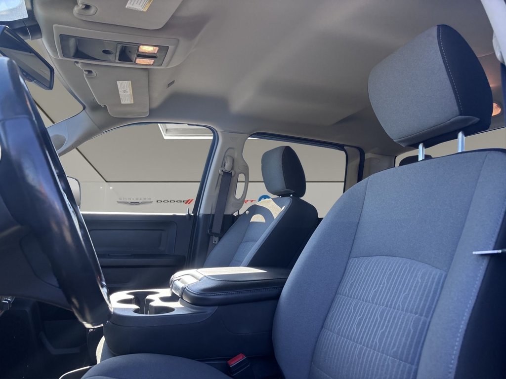 2023 Ram 1500 Classic Tradesman in Saint-Georges, Quebec - 14 - w1024h768px