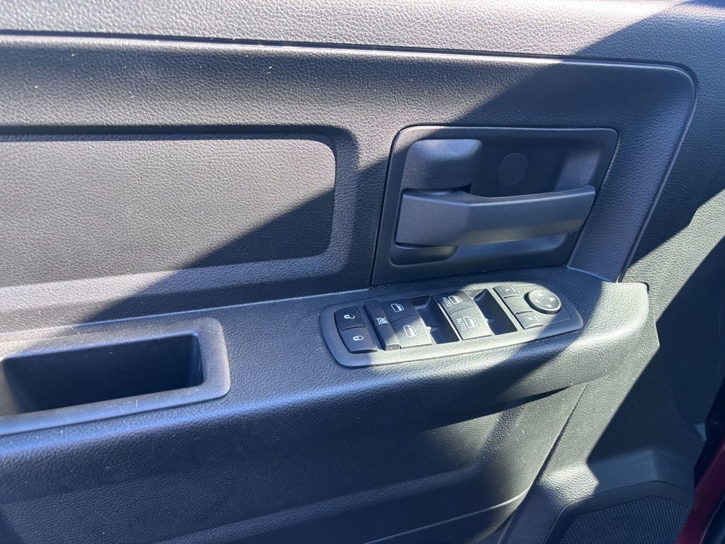 2023 Ram 1500 Classic Tradesman in Saint-Georges, Quebec - 11 - w1024h768px