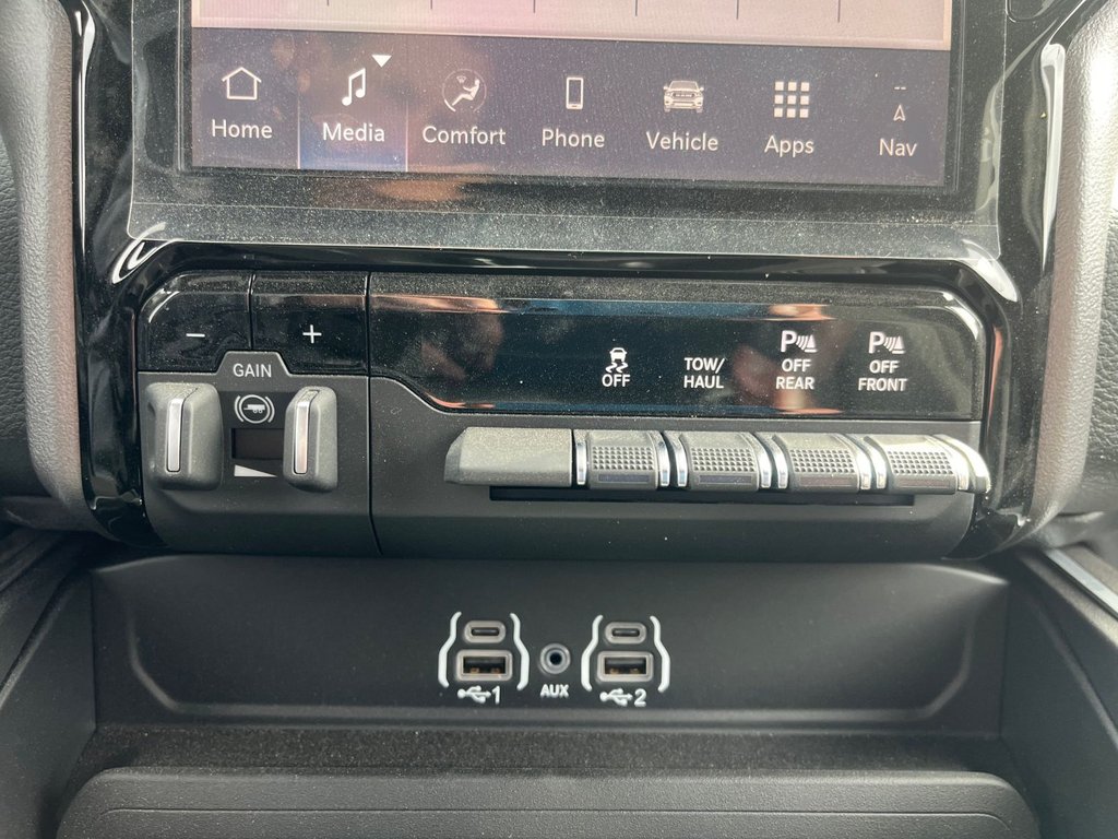 2025 Ram 2500 Big Horn NIGHT EDITION HEMI in Saint-Georges, Quebec - 14 - w1024h768px