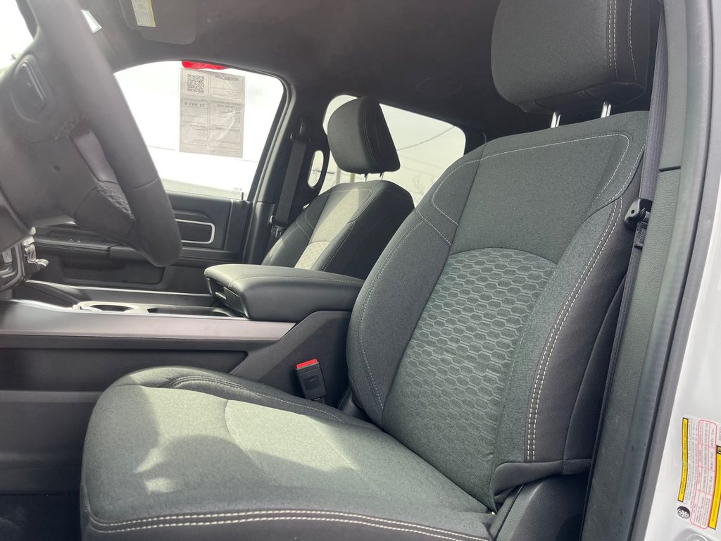 2025 Ram 2500 Big Horn NIGHT EDITION HEMI in Saint-Georges, Quebec - 11 - w1024h768px