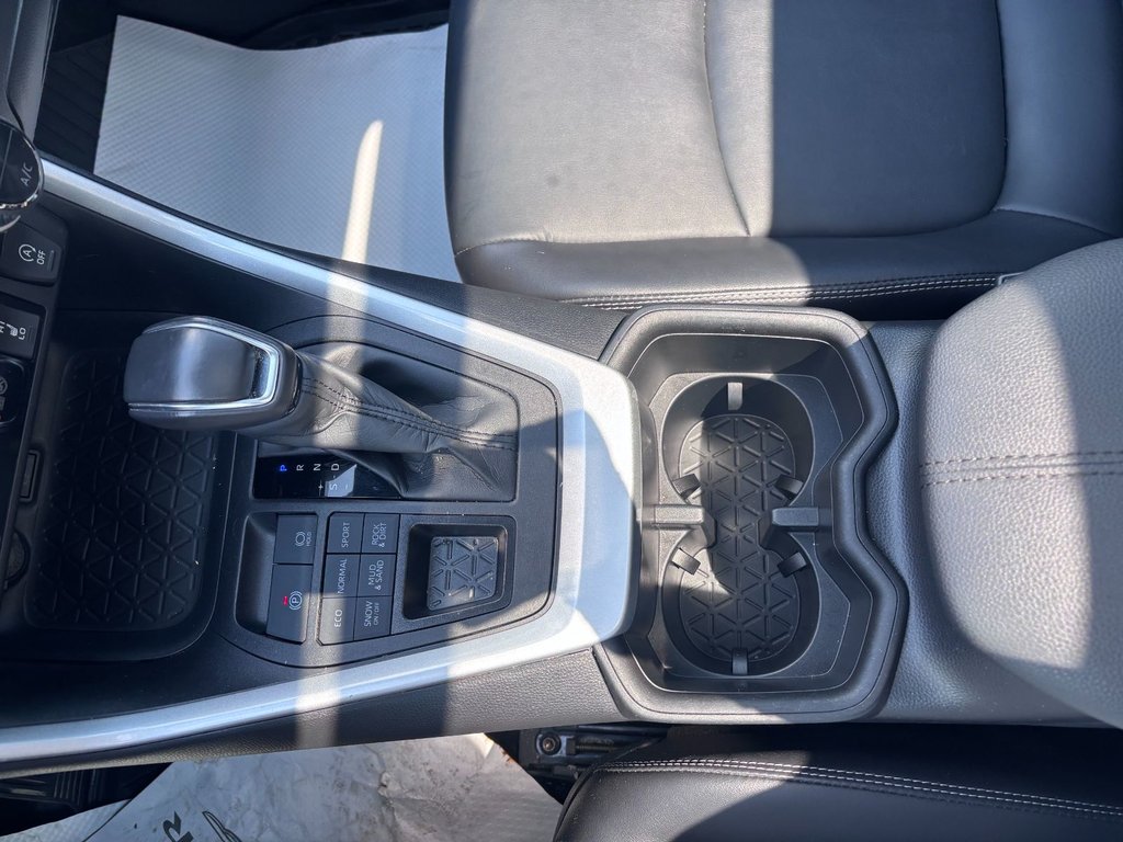 2024 Toyota RAV4 XLE PREMIUM in Saint-Georges, Quebec - 17 - w1024h768px