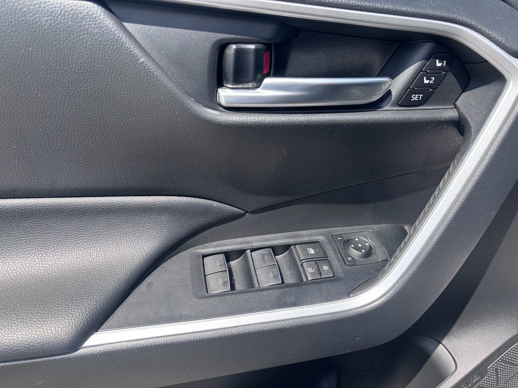 2024 Toyota RAV4 XLE PREMIUM in Saint-Georges, Quebec - 11 - w1024h768px