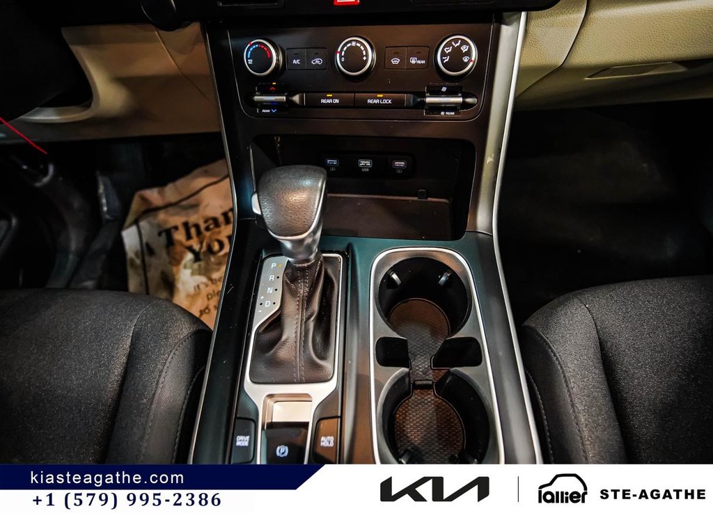 2023 Kia Carnival LX FWD in Montréal, Quebec - 17 - w1024h768px