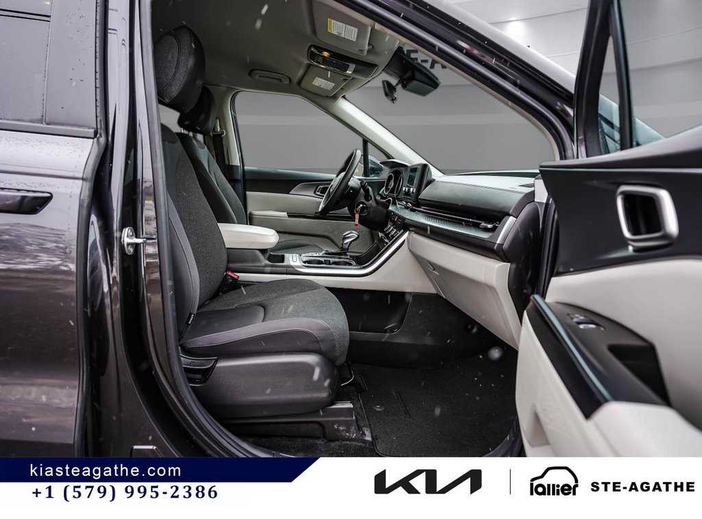 2023 Kia Carnival LX FWD in Montréal, Quebec - 18 - w1024h768px