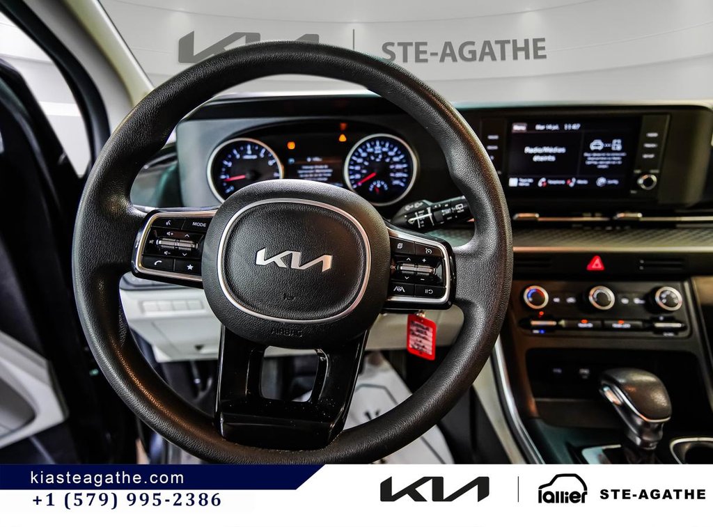 2023 Kia Carnival LX FWD in Montréal, Quebec - 11 - w1024h768px