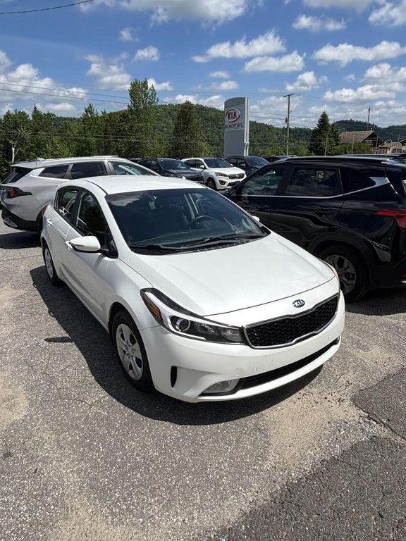 Kia Forte 5dr HB Auto LX+ **JAMAIS ACCIDENTÉ+CAMÉRA DE RECUL+SIÈGES CHAUFFANTS** 2017 à Montréal, Québec - 3 - w1024h768px