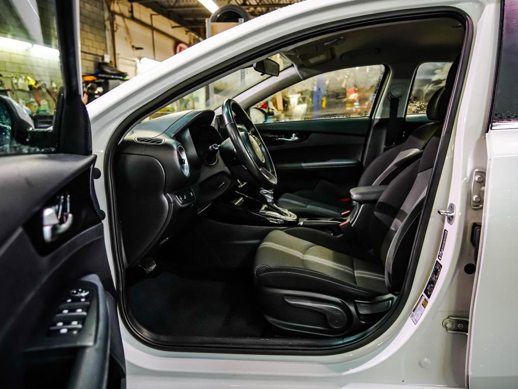 2022 Kia Forte EX IVT **GARANTIE 10 ANS / 200 000KM ** VOLANT+ SIÈGES CHAUFFANTS** in Montréal, Quebec - 13 - w1024h768px